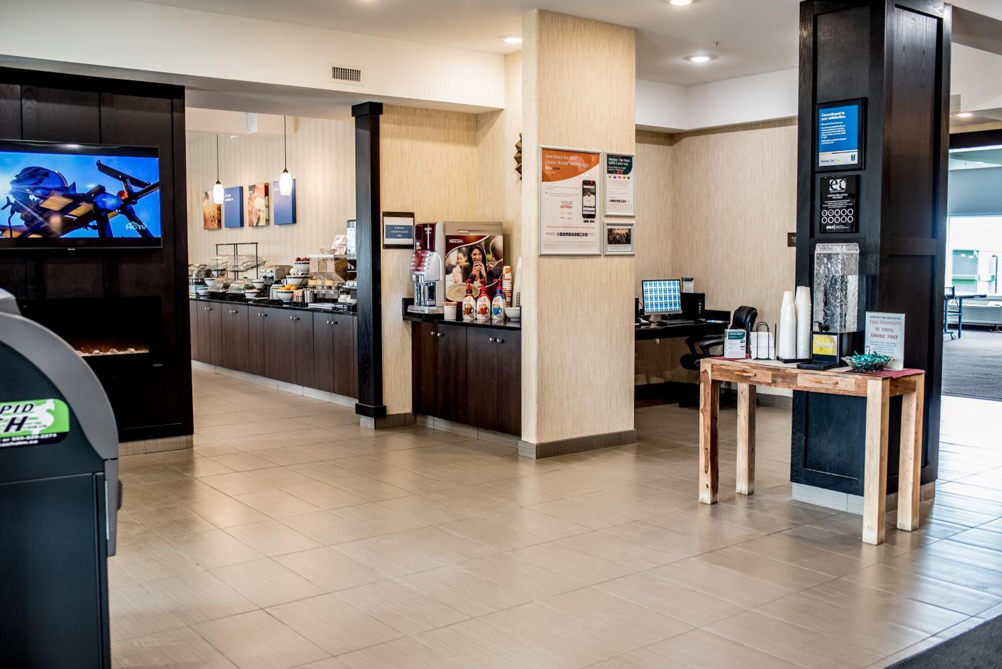 Comfort Inn & Suites Fox Creek Eksteriør billede